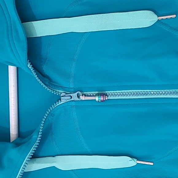 Lululemon Jacket - Picture 2 of 4